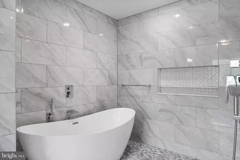 Bath - 3815 Watson Rd, Brandywine, MD 20613 photo 7 of 8