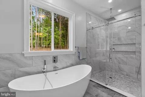 Bath - 3815 Watson Rd, Brandywine, MD 20613 photo 4 of 8