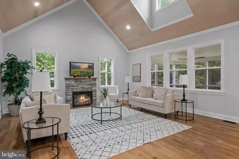 Living - 3815 Watson Rd, Brandywine, MD 20613 photo 2 of 3