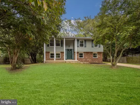 22 Amwich Ct, Waldorf, MD 20602