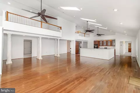 Living - 4254 Ridgeway Dr, Brandywine, MD 20613 photo 2 of 6