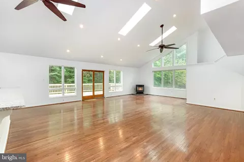 Living - 4254 Ridgeway Dr, Brandywine, MD 20613 photo 4 of 6