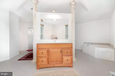 Bath - 4254 Ridgeway Dr, Brandywine, MD 20613 photo 2 of 5