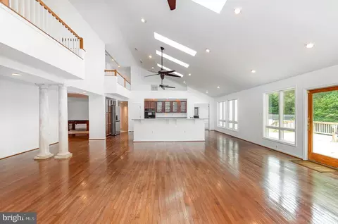 Living - 4254 Ridgeway Dr, Brandywine, MD 20613 photo 3 of 6