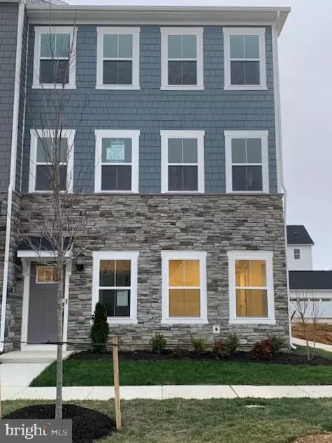 10572 Roundstone Ln, White Plains, MD 20695