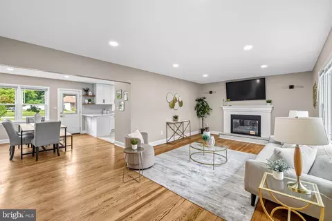 310 Spruce St, La Plata, MD 20646