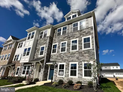 10705 Millport St, White Plains, MD 20695