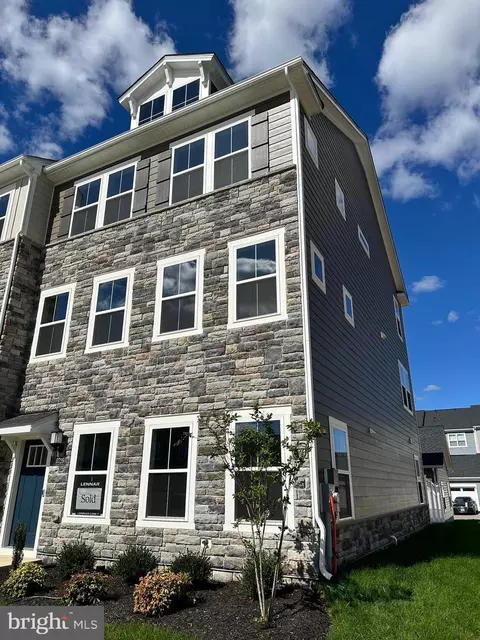 10699 Millport St, White Plains, MD 20695