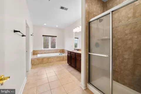 Bath - 2993 Devonfield Ave, Waldorf, MD 20603 photo 2 of 4