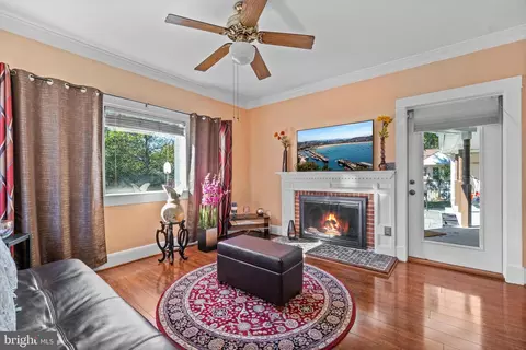 803 Washington Ave, La Plata, MD 20646