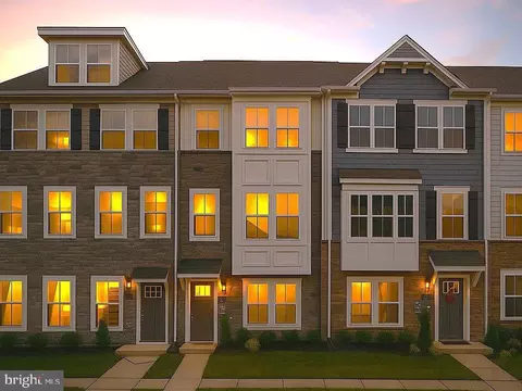 10691 Millport St, White Plains, MD 20695
