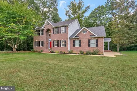 8285 Hudson Dr, La Plata, MD 20646