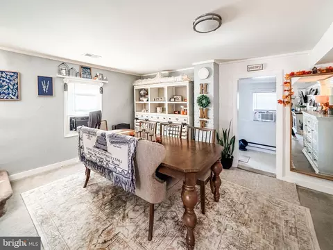 Dining - 7267 Benedict Ave, Benedict, MD 20612 photo 1 of 1