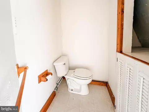 Bath - 7267 Benedict Ave, Benedict, MD 20612 photo 2 of 3