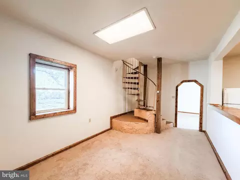 Living - 7267 Benedict Ave, Benedict, MD 20612 photo 1 of 3