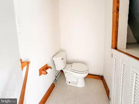 Bath - 7267 Benedict Ave, Benedict, MD 20612 photo 3 of 3