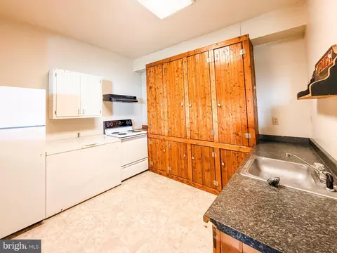 Kitchen - 7267 Benedict Ave, Benedict, MD 20612 photo 3 of 4