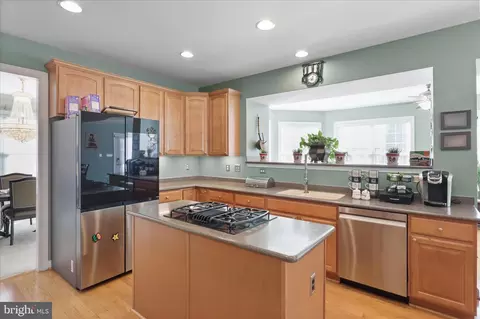 Kitchen - 5678 Cabinwood Ct, Indian Head, MD 20640 photo 3 of 4