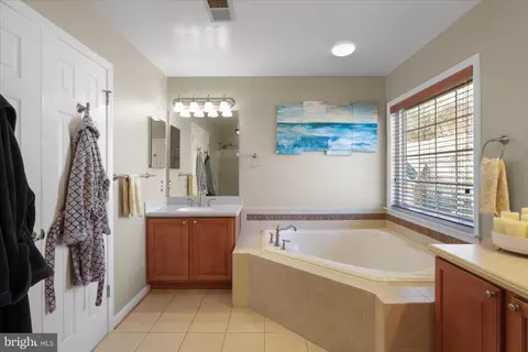 Bath - 5678 Cabinwood Ct, Indian Head, MD 20640 photo 3 of 6