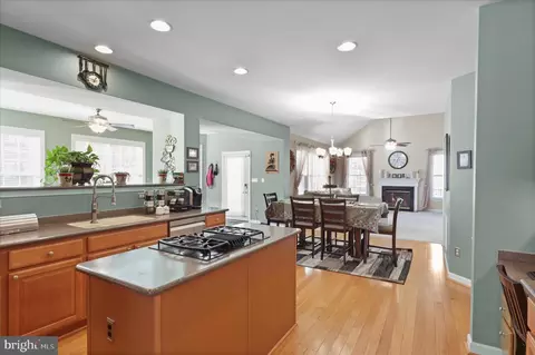 Entry Way - 5678 Cabinwood Ct, Indian Head, MD 20640 photo 2 of 14