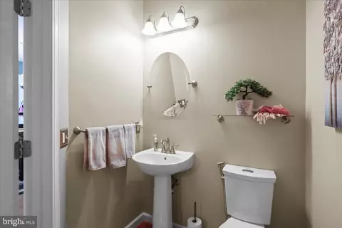 Entry Way - 5678 Cabinwood Ct, Indian Head, MD 20640 photo 6 of 14