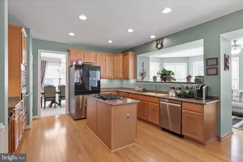 Kitchen - 5678 Cabinwood Ct, Indian Head, MD 20640 photo 2 of 4