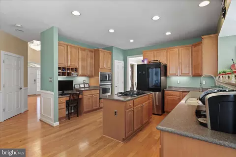 Kitchen - 5678 Cabinwood Ct, Indian Head, MD 20640 photo 4 of 4