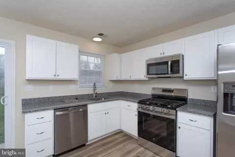 Kitchen - 5704 Springfish Pl, Waldorf, MD 20603 photo 2 of 6