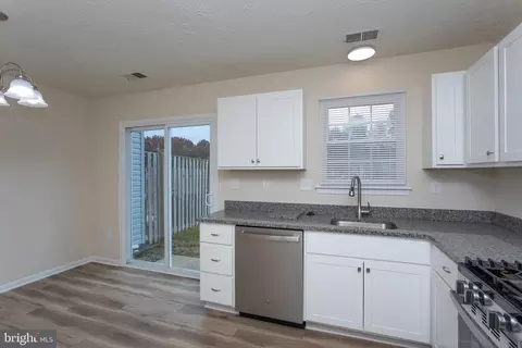 Kitchen - 5704 Springfish Pl, Waldorf, MD 20603 photo 5 of 6