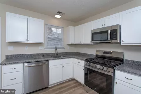 Kitchen - 5704 Springfish Pl, Waldorf, MD 20603 photo 4 of 6