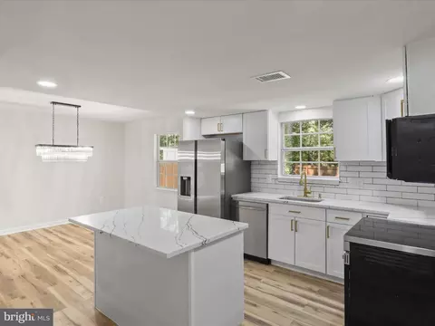 749 University Dr, Waldorf, MD 20602
