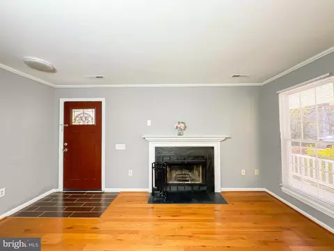 Living - 5112 Blacksmith Ct, Waldorf, MD 20603 photo 3 of 7