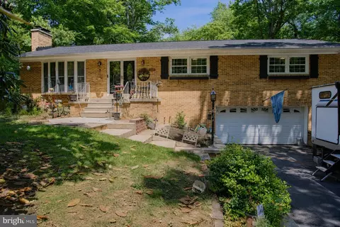 3868 Kahler Rd, White Plains, MD 20695