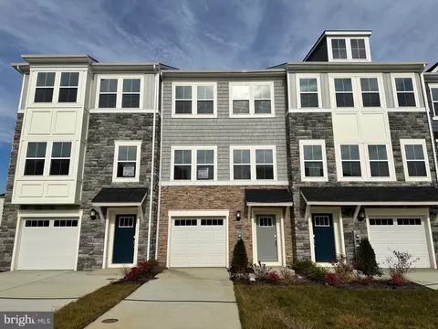 10979 Barnard Pl, White Plains, MD 20695