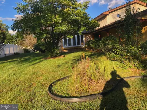 5202 Caroline Cir, Waldorf, MD 20601
