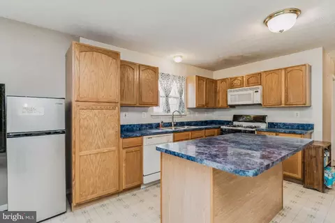 Kitchen - 2264 Rolling Meadows St, Waldorf, MD 20601 photo 1 of 2