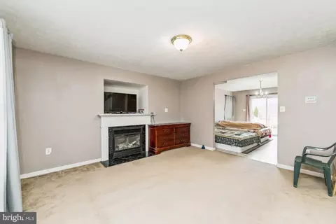 Living - 2264 Rolling Meadows St, Waldorf, MD 20601 photo 2 of 2