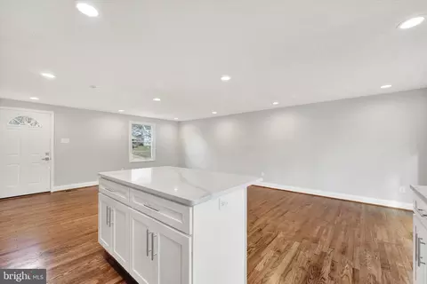 Living - 2240 Bridle Path Dr, Waldorf, MD 20601 photo 3 of 4