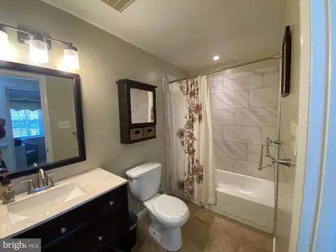 Bath - 5932 Michael Rd, Waldorf, MD 20601 photo 3 of 3