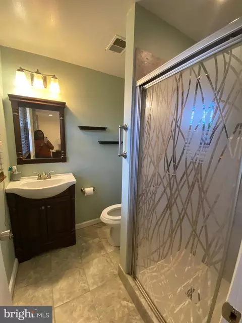 Bath - 5932 Michael Rd, Waldorf, MD 20601 photo 1 of 3