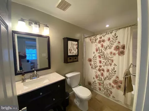 Bath - 5932 Michael Rd, Waldorf, MD 20601 photo 2 of 3
