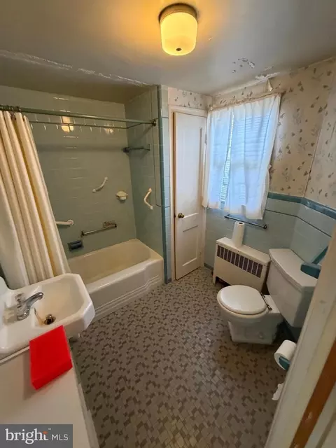 Bath - 7203 Benedict Ave, Benedict, MD 20612 photo 2 of 2