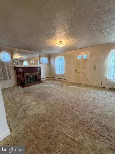 Living - 7203 Benedict Ave, Benedict, MD 20612 photo 3 of 3