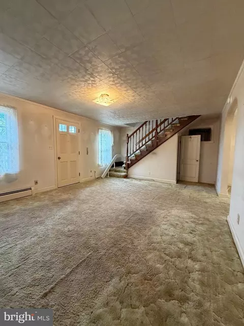 Living - 7203 Benedict Ave, Benedict, MD 20612 photo 2 of 3