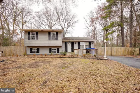 2200 Holly Oak Ct, Waldorf, MD 20601