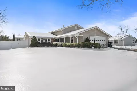 2730 Pinewood Dr, Waldorf, MD 20601