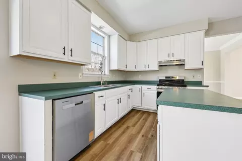 Kitchen - 11322 Quietfields St, Waldorf, MD 20601 photo 4 of 6