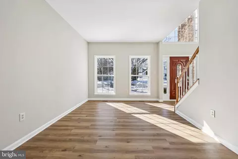 Living - 11322 Quietfields St, Waldorf, MD 20601 photo 4 of 11