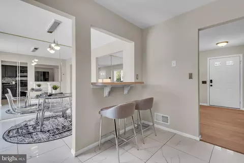 Entry Way - 2012 English Oak Ct, Waldorf, MD 20601 photo 3 of 5