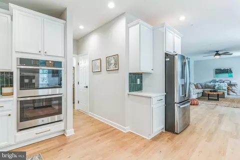 Entry Way - 14720 Locust Ct, Issue, MD 20645 photo 4 of 6